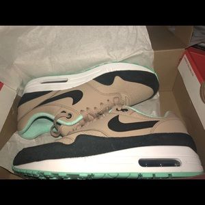 Air Max 1 Desert Black Green Glow